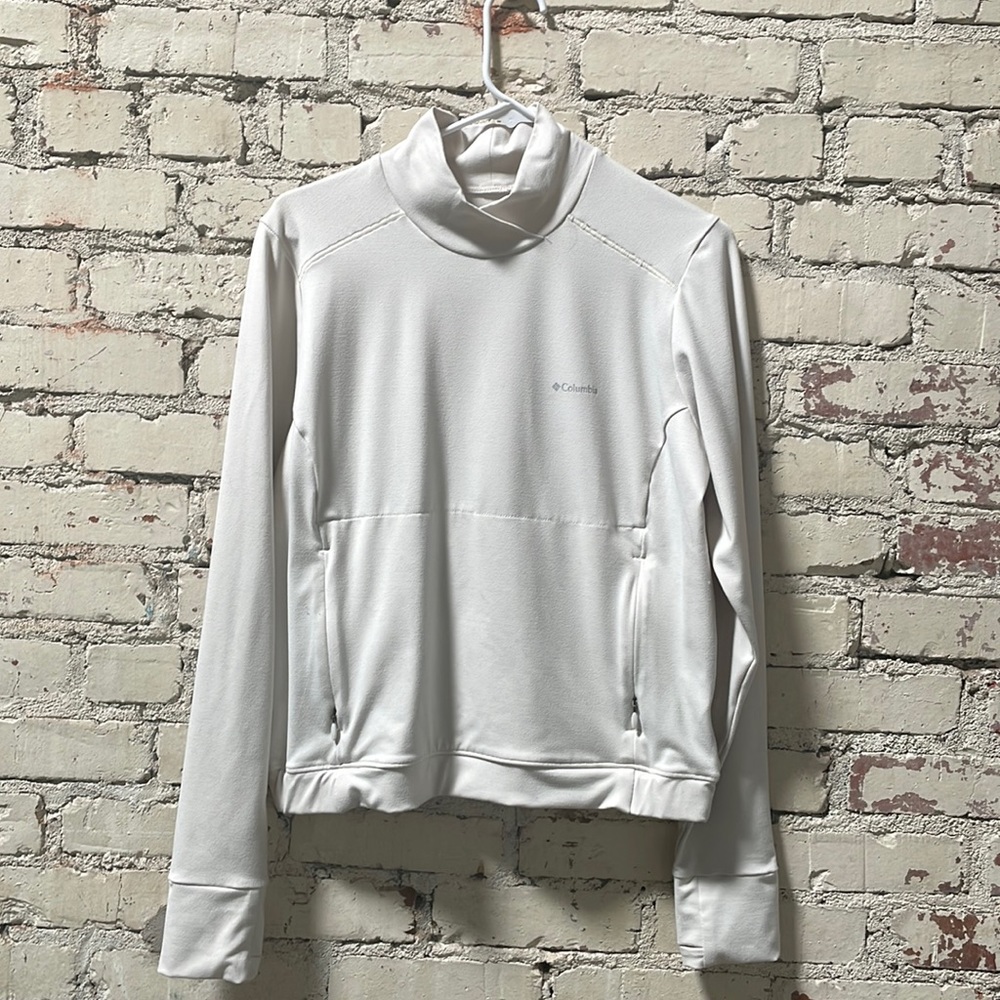 Colombia pull-over. Size L